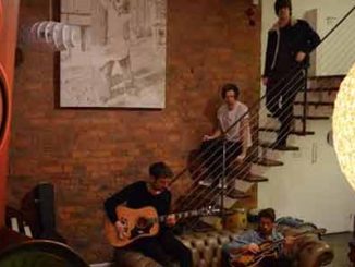 THE REVEURS - Premiere new track  'Take a Bow' - Listen