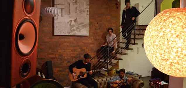 THE REVEURS - Premiere new track  'Take a Bow' - Listen 