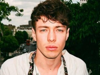 TRACK OF THE DAY: BARNS COURTNEY - GLITTER and GOLD 2