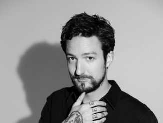 FRANK TURNER - Announces career retrospective album ‘Songbook' for November 1