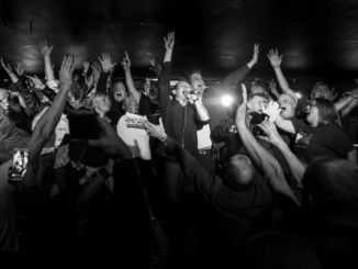 TOM HINGLEY (Inspiral Carpets) - Releases nutty new LP with his own tribute band THE KAR-PETS 1