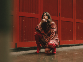 Rising star CAITLYN SCARLETT unveils stunning new video for ‘Happy When’