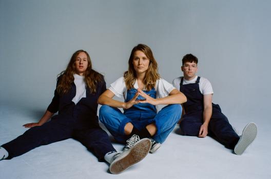 MIDDLE KIDS Announce debut album 'Lost Friends' - check out first single 'MISTAKE' 