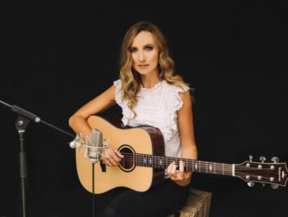 TRACK PREMIERE: Emma Stevens - ‘Atoms’