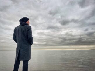 RIDE's Mark Gardener and 2Square of France's Telepopmusik share 'Chained' single