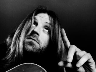 THE CORAL's Ian Skelly seeks out sunny melancholy with JOKERMAN - Listen Now