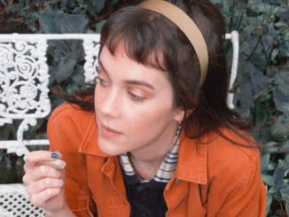 VIDEO PREMIERE: Bess Atwell - Time Comes In Roses