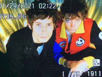 VIDEO PREMIERE: Warbly Jets - Low Resolution