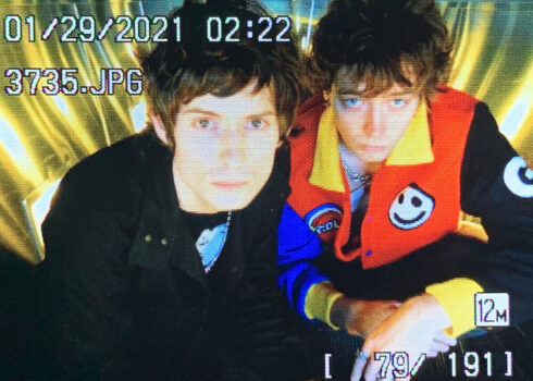 VIDEO PREMIERE: Warbly Jets - Low Resolution 