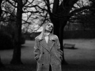 VIDEO PREMIERE: Louise Quinn & Gates Of Light - Next To Me