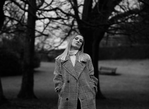 VIDEO PREMIERE: Louise Quinn & Gates Of Light - Next To Me 