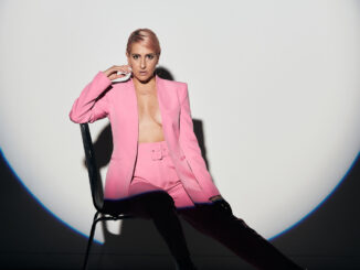 INTERVIEW with pop singer-songwriter Hello Lightfoot