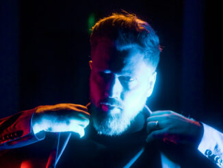 Belfast singer-songwriter GARETH DUNLOP releases video for new single ‘Look Back Smiling’