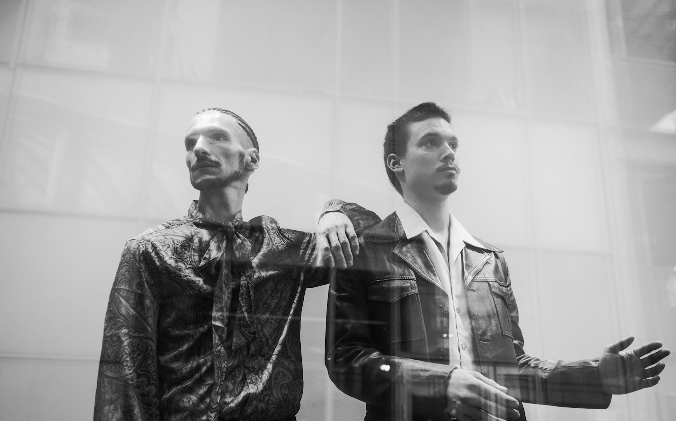 ALBUM STREAM: Glossy Clouds - Mess & Mania 86 Glossy Clouds